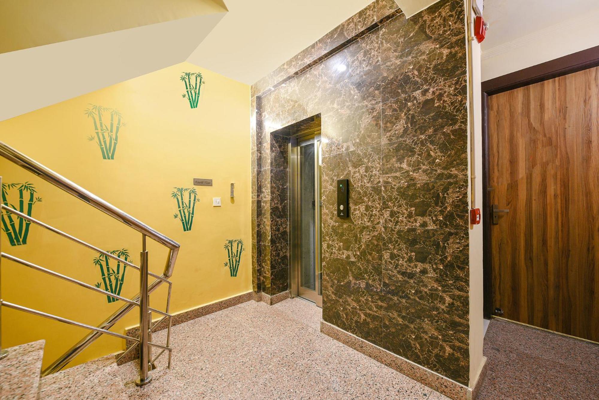 Hotel Fabhotel Ishtara - Nr Yashobhoomi Convention Centre 3*